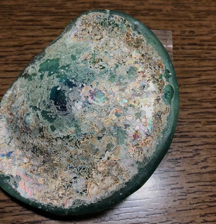 手のひらサイズ、ローマングラス　ボトル片