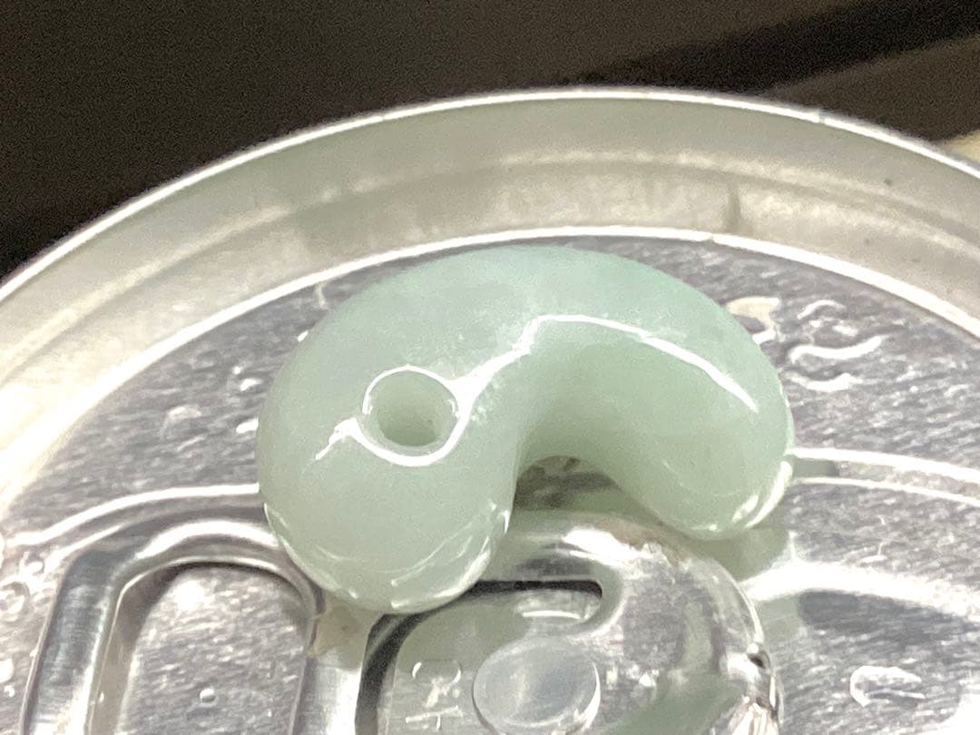 今回の原石大当たり極上*氷*糸魚川翡翠勾玉アイスジェイド幸運お守り　鑑別書付‼️