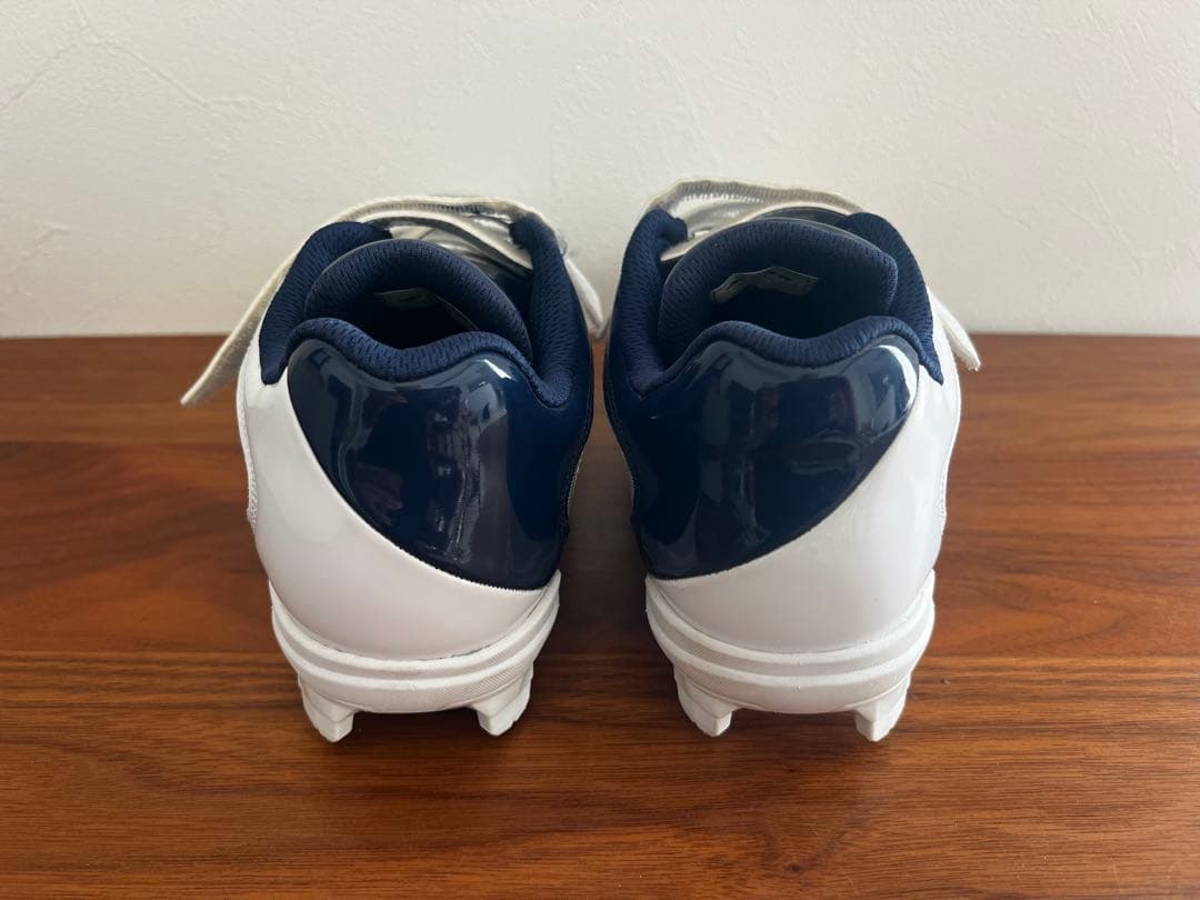 SSKホワイト/ネイビー ベルクロポイントスパイクシューズ