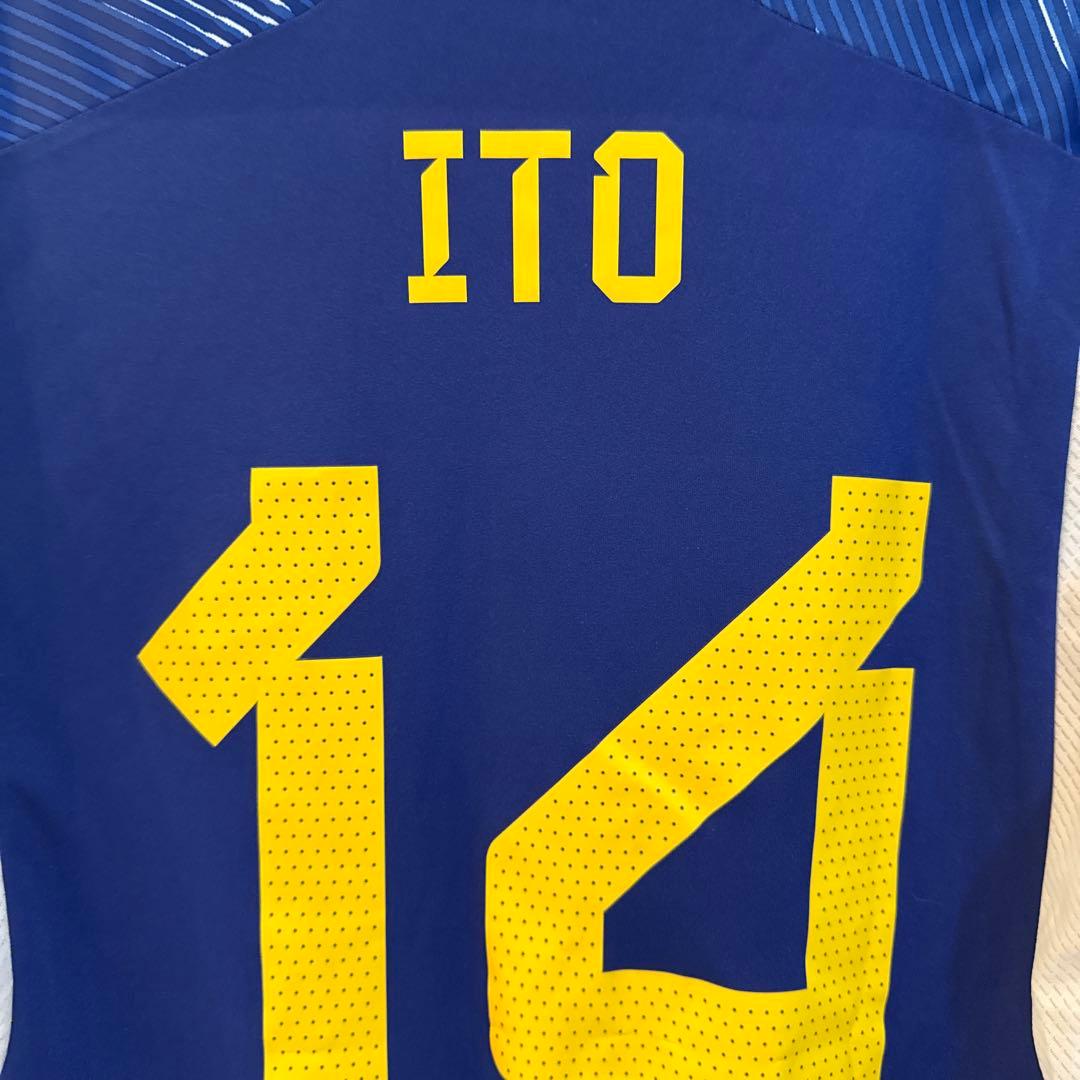 サッカー日本代表　ユニフォーム 正規品 14番 伊東純也