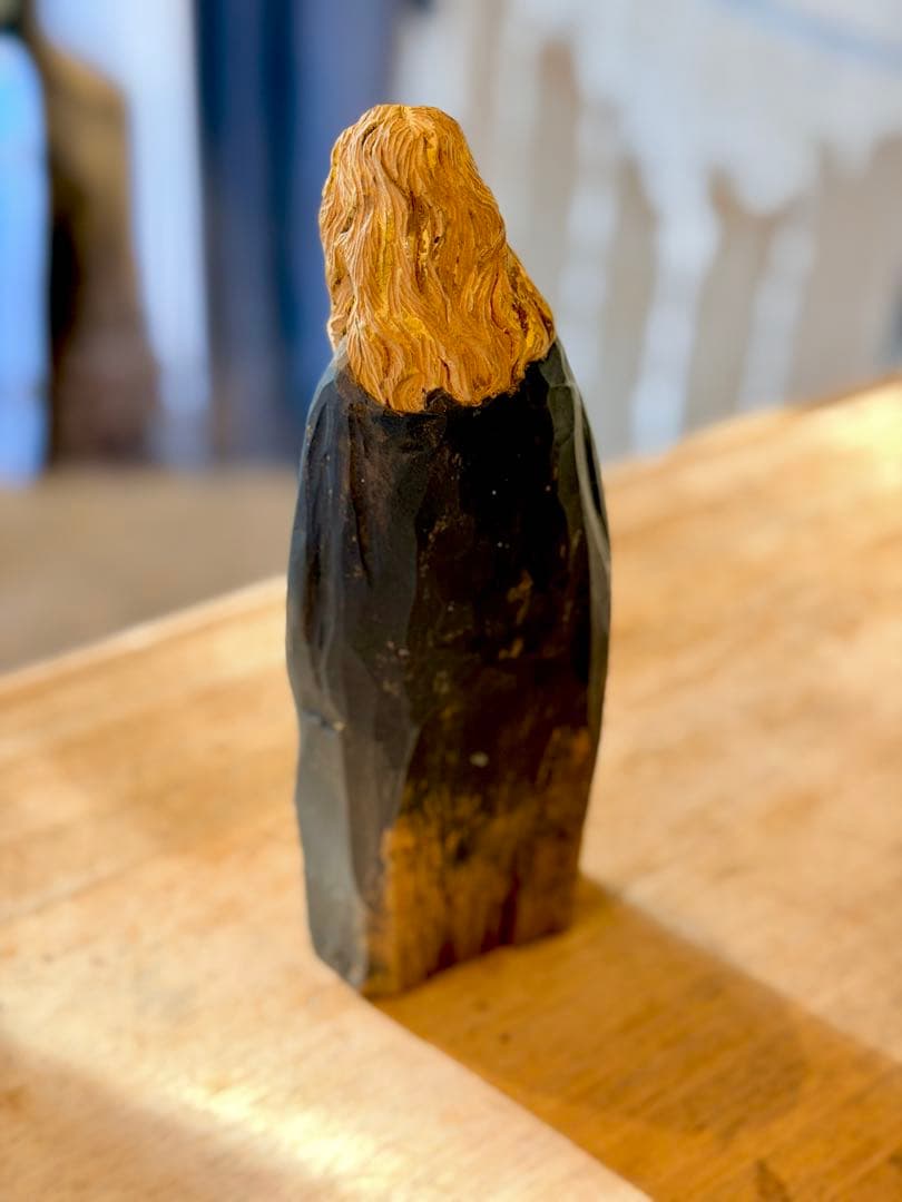 前川秀樹　2009年　像刻　女性マント像