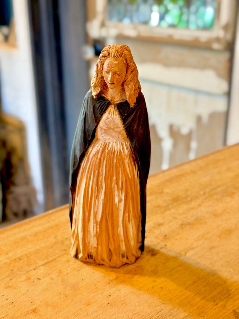 前川秀樹　2009年　像刻　女性マント像