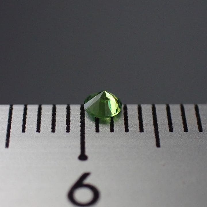 【ロシア産】デマントイドガーネット