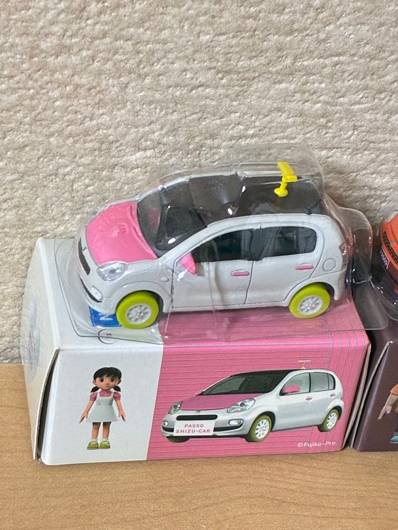 トヨタ　ドラえもん　ノア NOAH プルバックミニカー　パッソ　PASSO