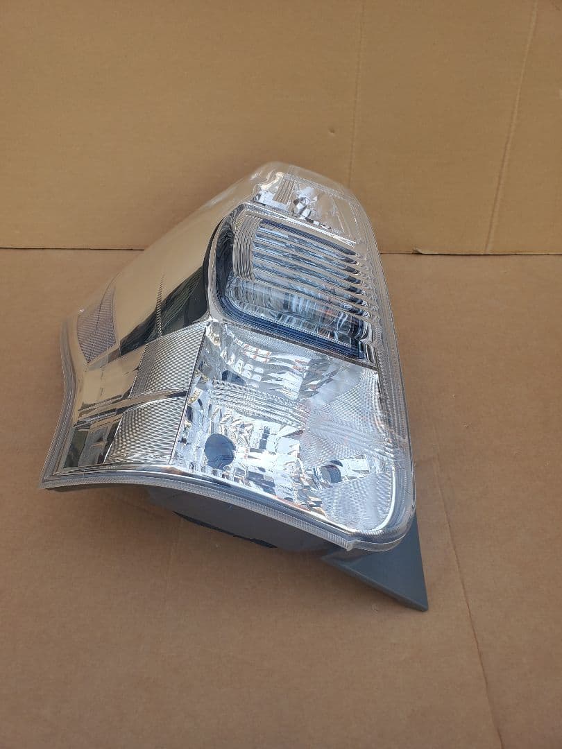 【 良品】☆プリウスアルフア　テールランプ☆