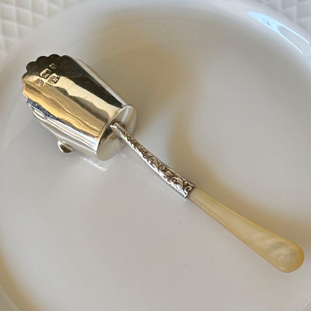 英国製　純銀　ティーキャディスプーン　スコップ型　白蝶貝ハンドル