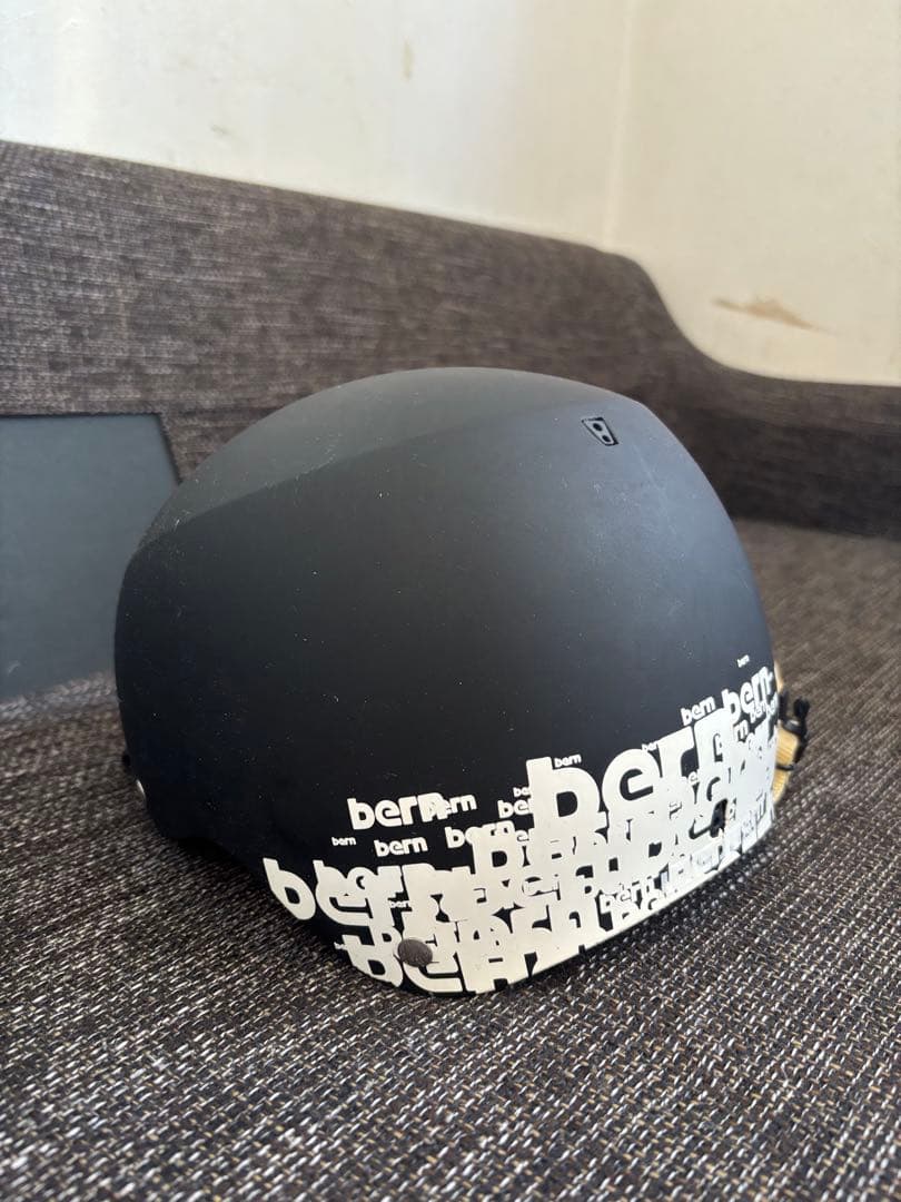 値下げ　bern ヘルメット　セット　スケボー　スノボー　自転車にも