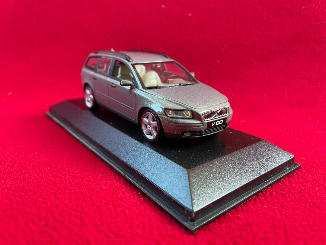 ミニカー　1/43　ボルボ　V50 ディーラー正規品　モデルカー