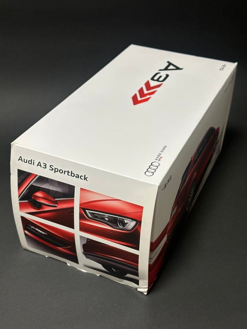 Audi A3 Sportback ホワイト　ミニカー　1/18