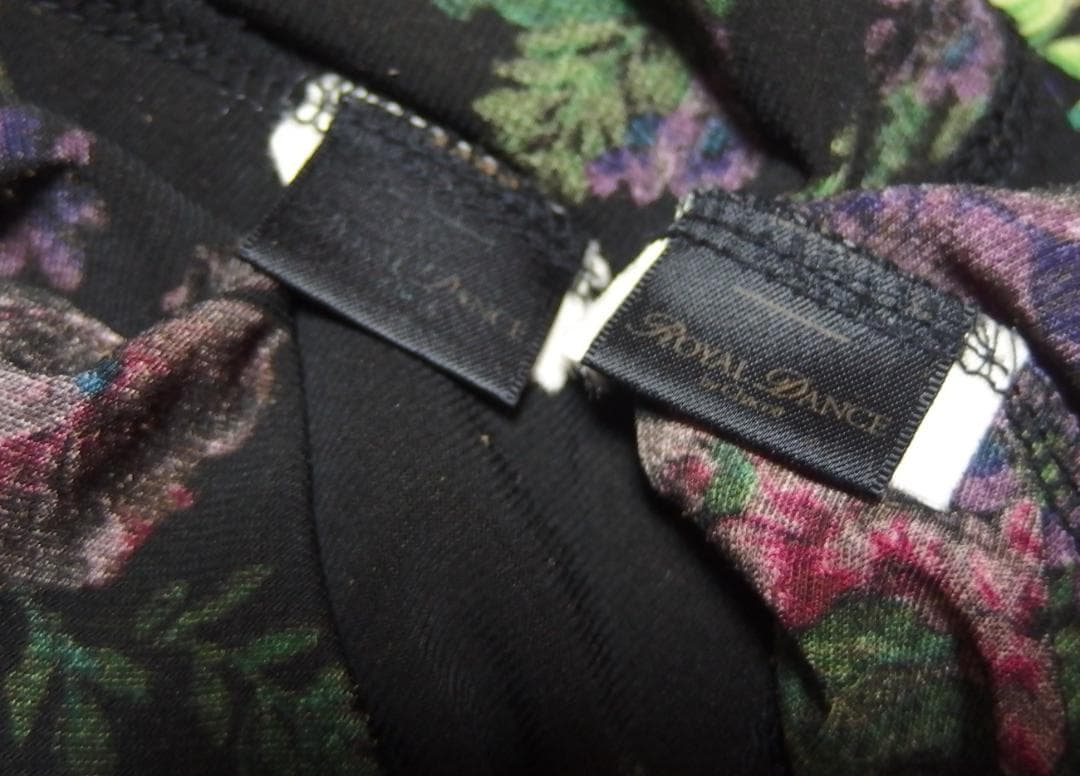 【社交ダンス】チャコット　 Dance　黒地花柄プリント　セットアップ