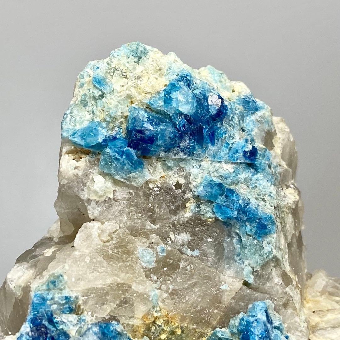 ユークレース　母岩付き　ジンバブエ産　鉱物標本　原石鉱石　天然石　ストーン