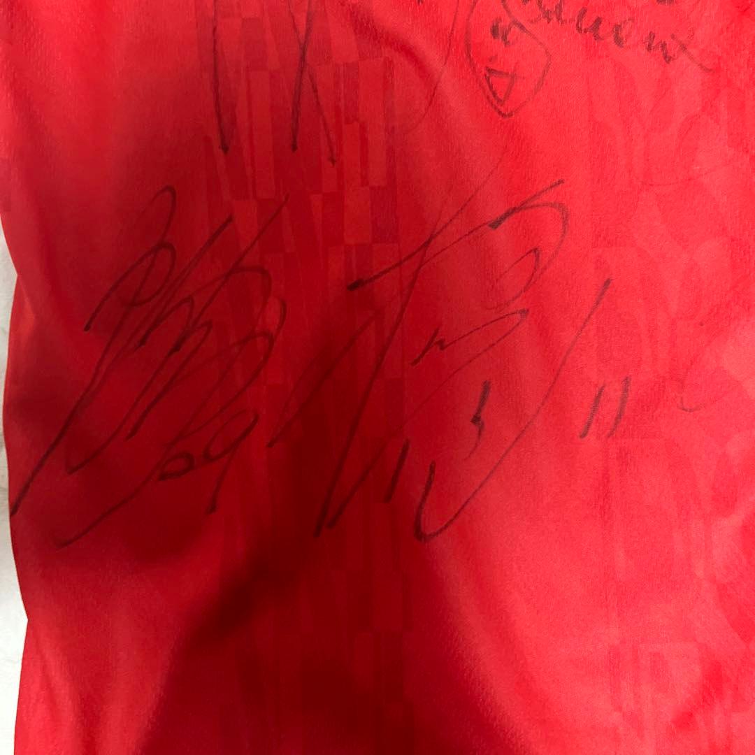 鹿島アントラーズの1997年モデルのサイン入りユニフォーム