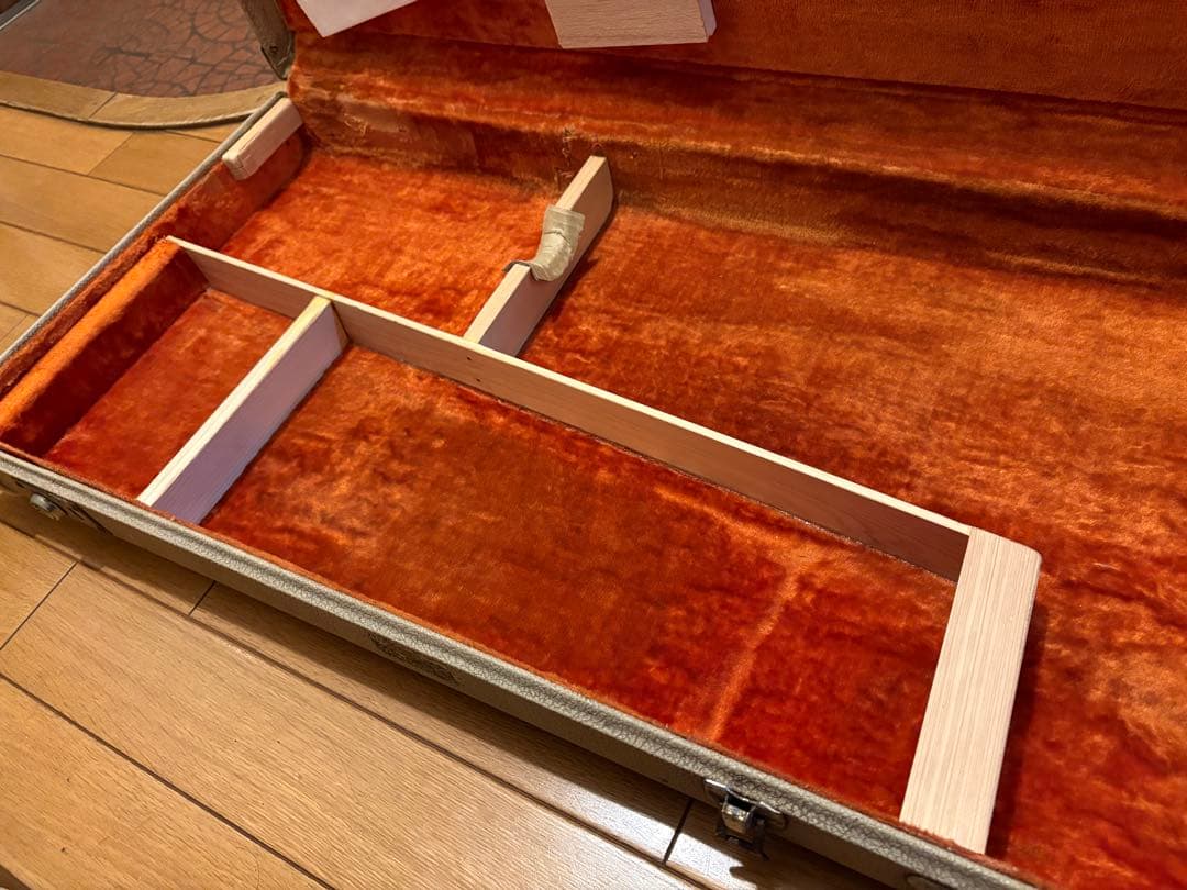 60年代フェンダージャズベ、プレベ用ホワイトトーレックスケース　Fender