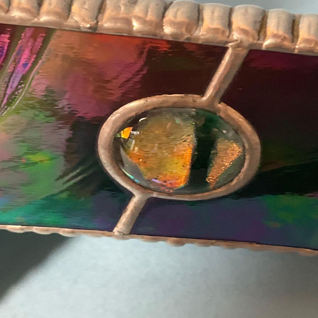 装飾的な紫と緑のガラスアート　万華鏡