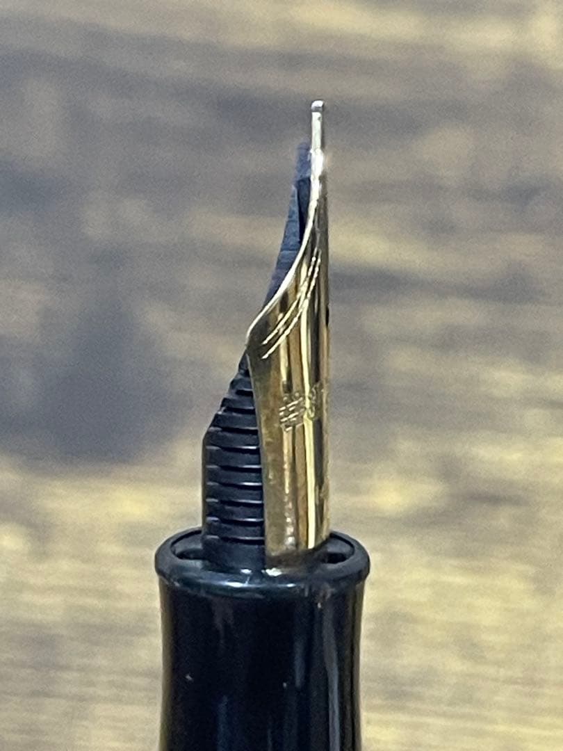 未使用に近い　1970年代　初期型　ギャザード　エボナイト　14金　万年筆　中字