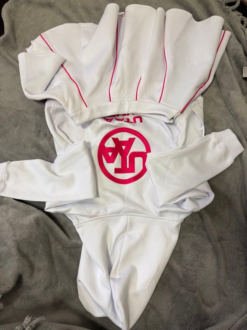 UTAA ホワイトフード付きスウェットとスカートセット