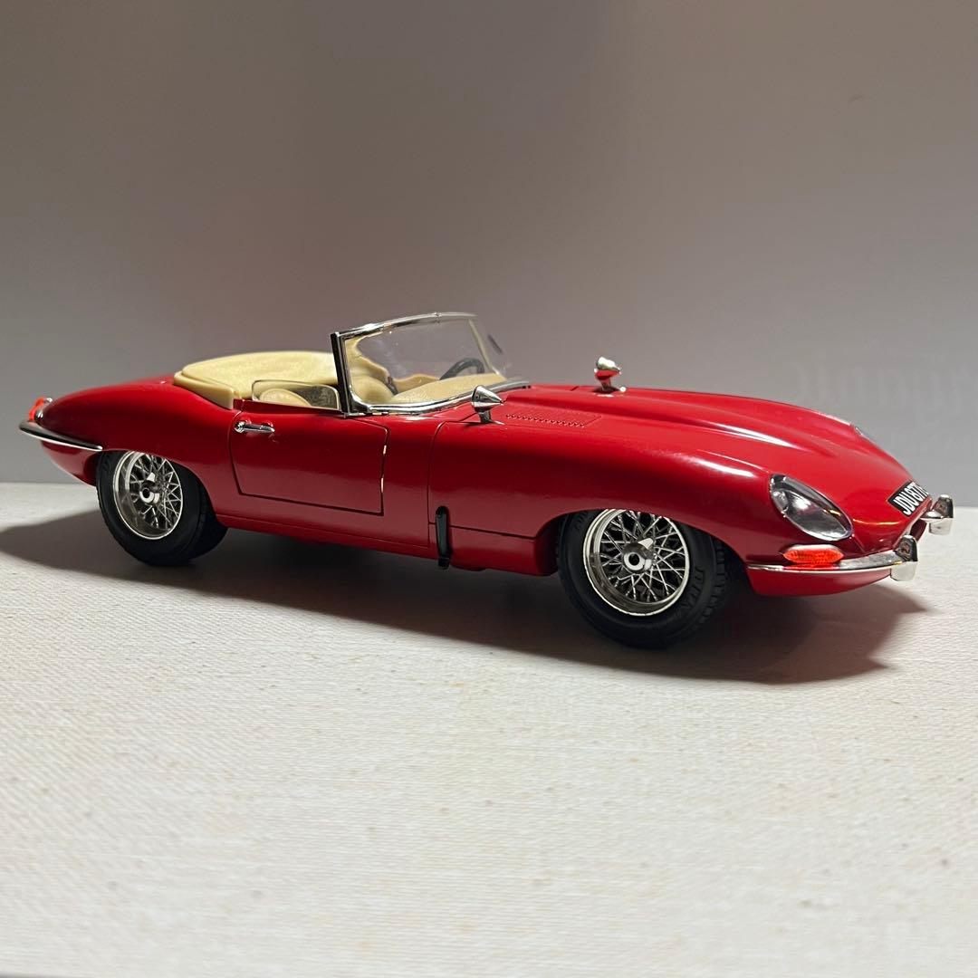 JAGUAR E-Type (1961年) 1/18スケールモデル レッド