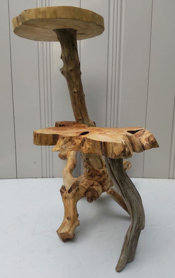 流木を使った天然素材のキャットタワー