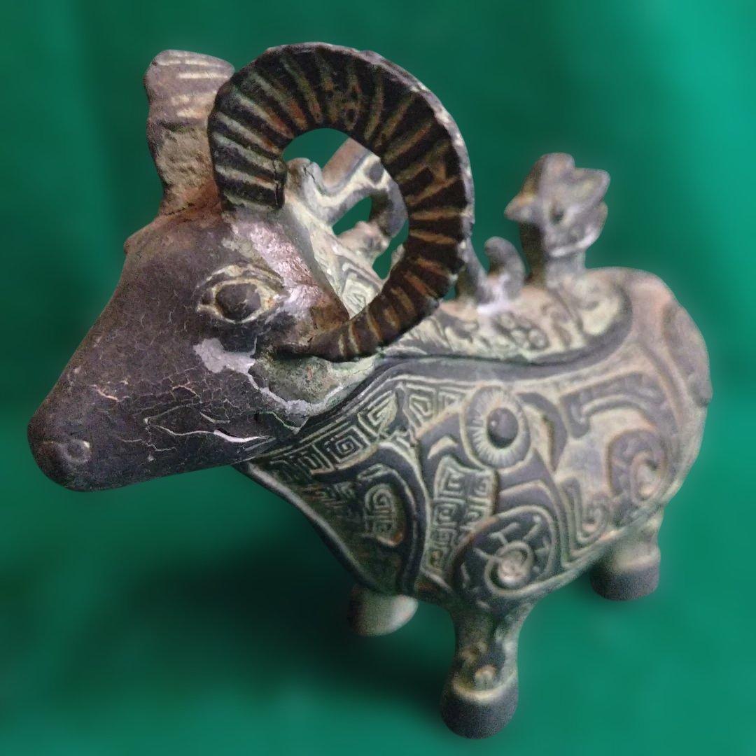 銅製羊の彫刻オブジェ　中国製