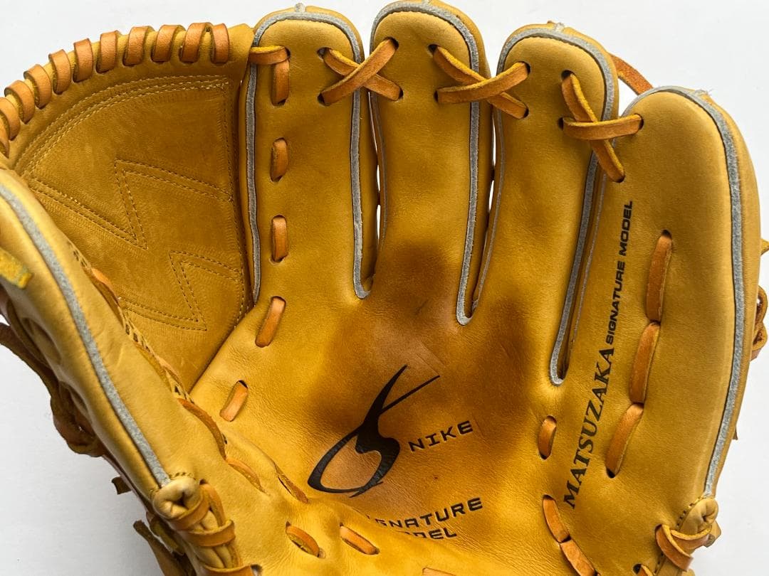 NIKE 一般軟式投手用グローブ 松坂大輔 限定モデル 右投げ用 当時物 即戦力