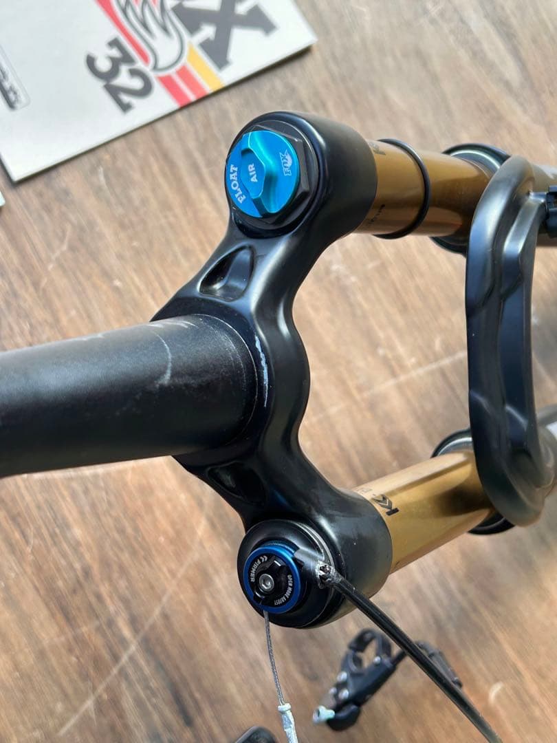 FOX 32 FACTORY 27.5 100 サスペンション