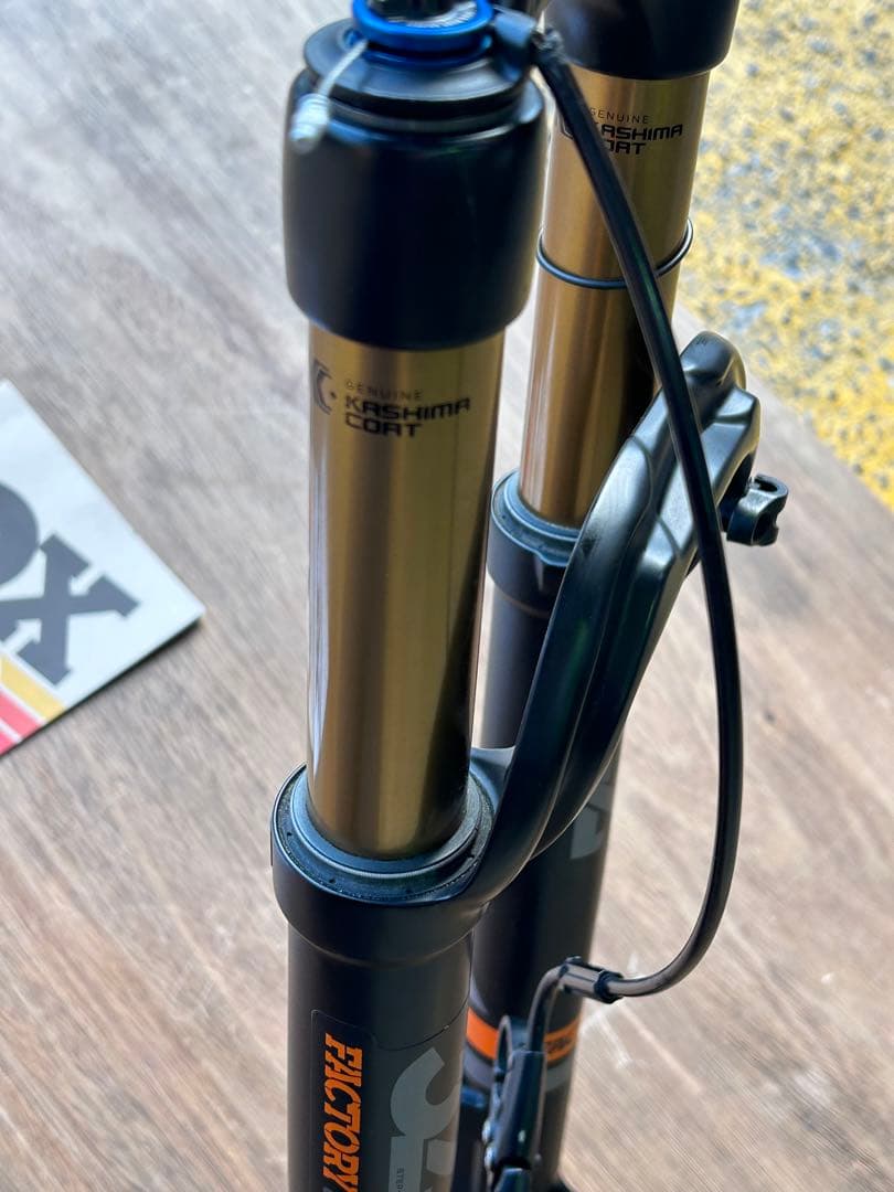 FOX 32 FACTORY 27.5 100 サスペンション