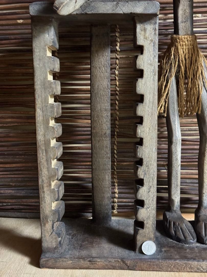 木製彫刻スタンド CDラック