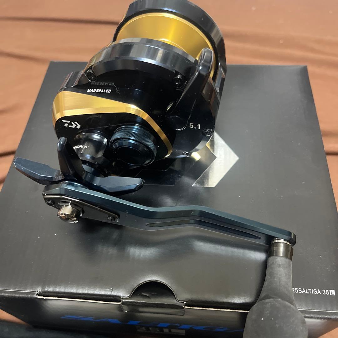 【値下】　新品.未使用　ダイワ SALTIGA 35 L ベイトリール