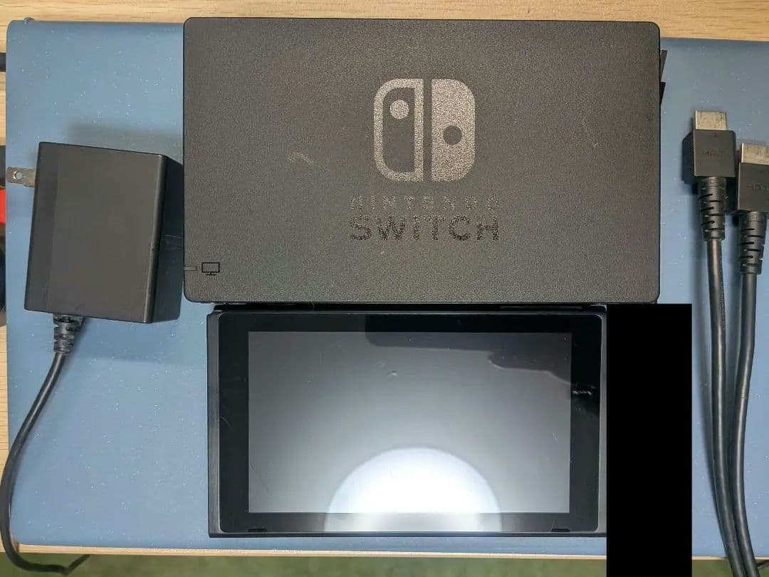 Nintendo Switch 本体　Joy-Conなし