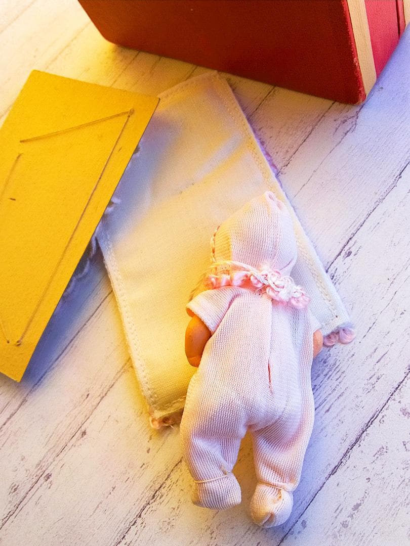 ★旅するベビーさん　ドイツ生まれのアンティーク　小さいビスクドール　ヘルトヴィヒ