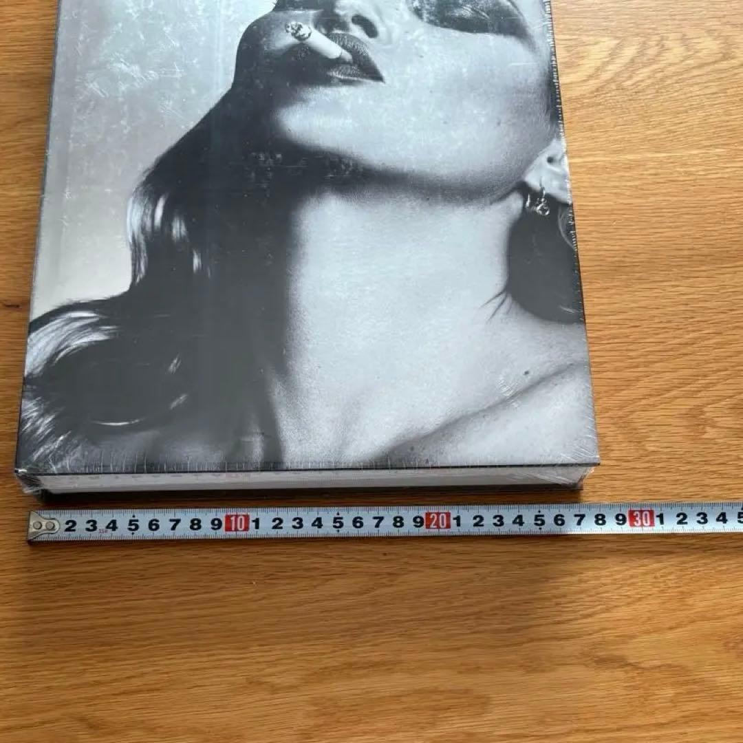 Mert Alas & Marcus Piggott 写真集