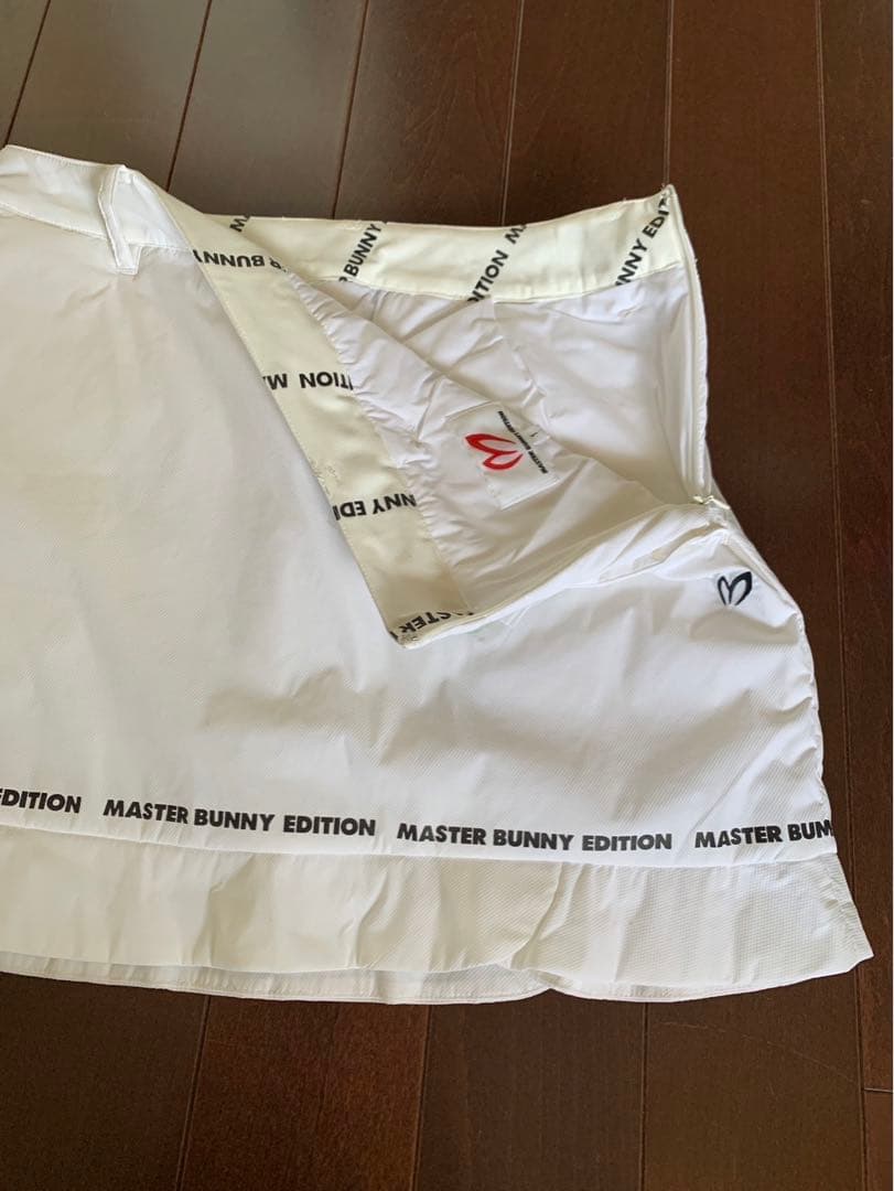 マスターバニーモックネックトップスとスカートセットアップサイズ1