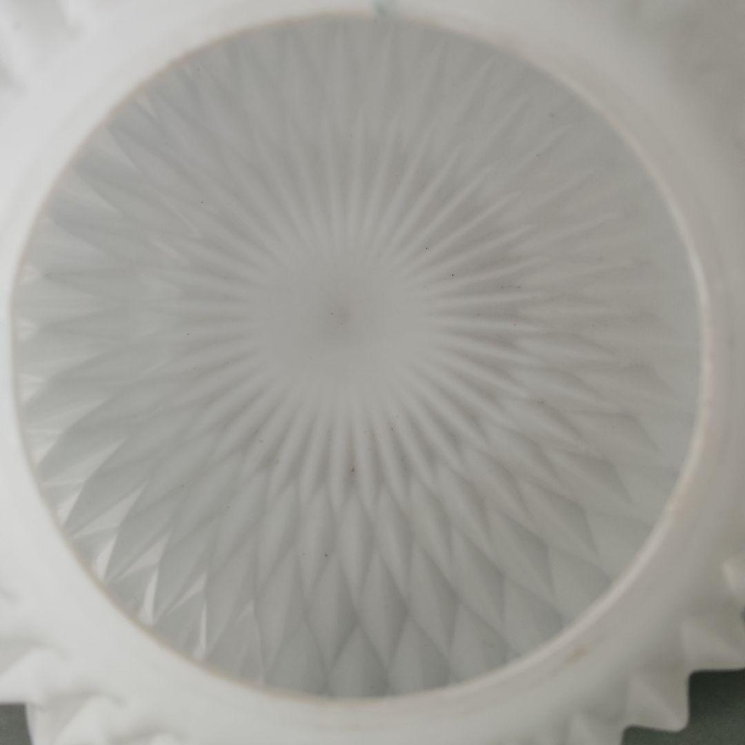 ガラス製　ヴィンテージ ランプシェード　折紙細工/幾何学模様/デザイン/ホワイト