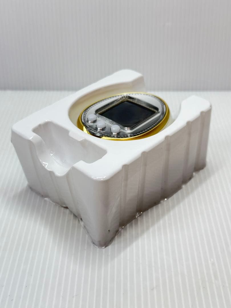 【美品】TAMAGOTCHI 4U ホワイト　たまごっち