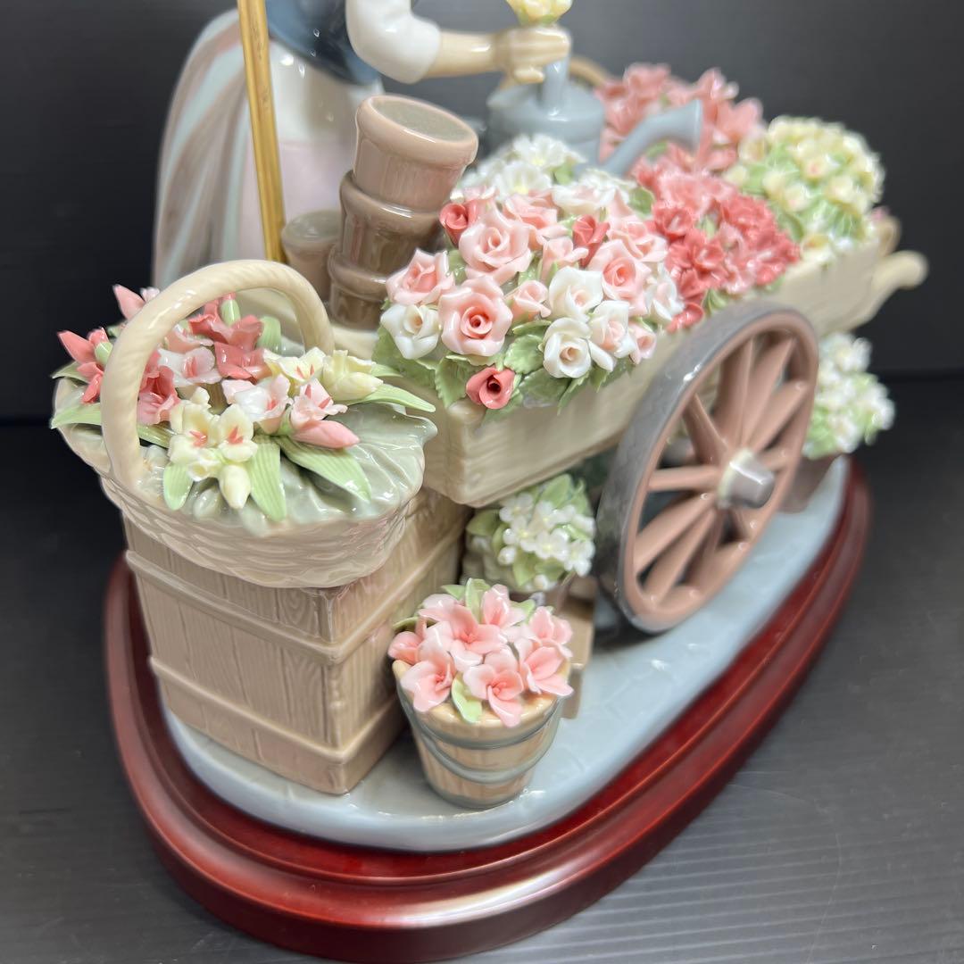 専用リヤドロ　「公園通りの花屋さん」最大高さ約30.5㎝　東Y7-1202☆1F