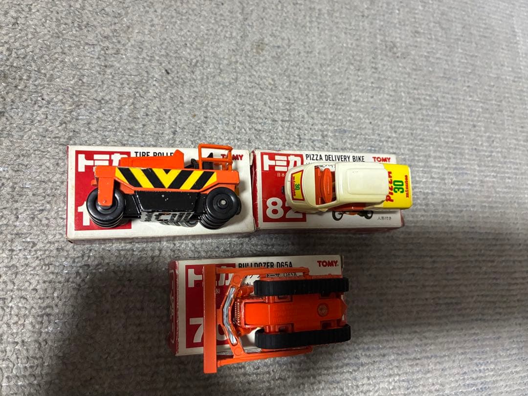 当時の赤、青、黒箱トミカ超大量ほぼ全てミニカーは美品状態82台くらいあります‼︎