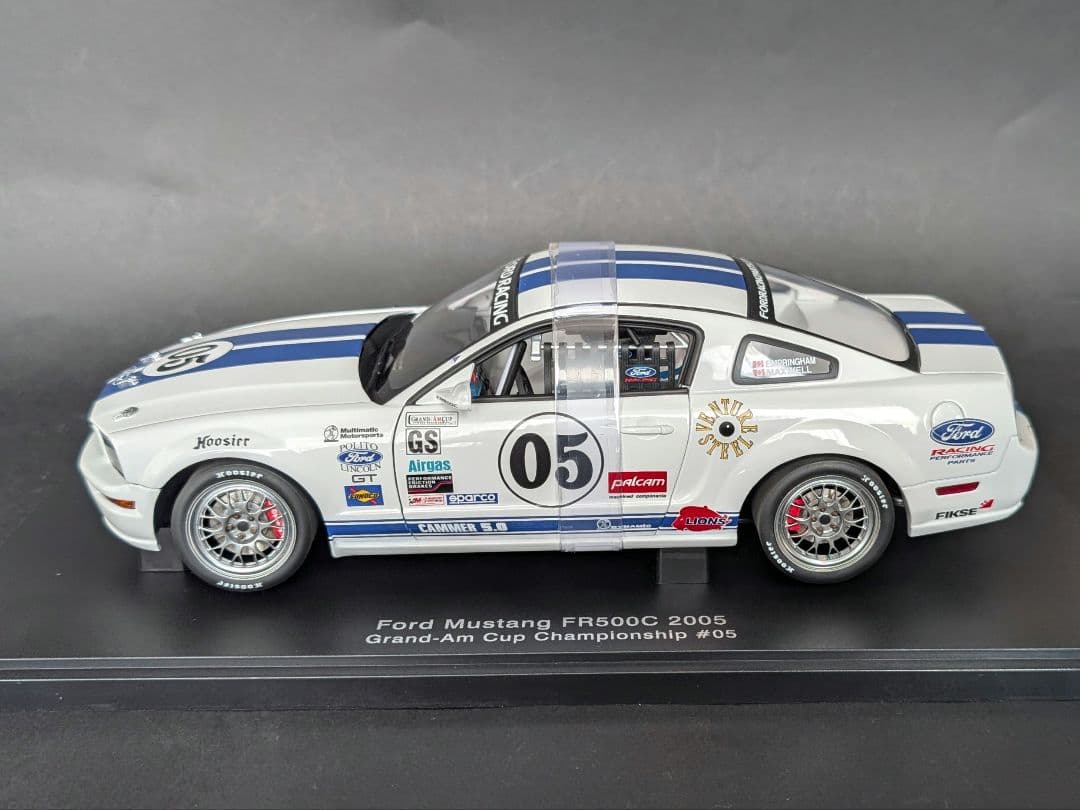 オートアート 1/18 フォード マスタング FR500C 2005 #5
