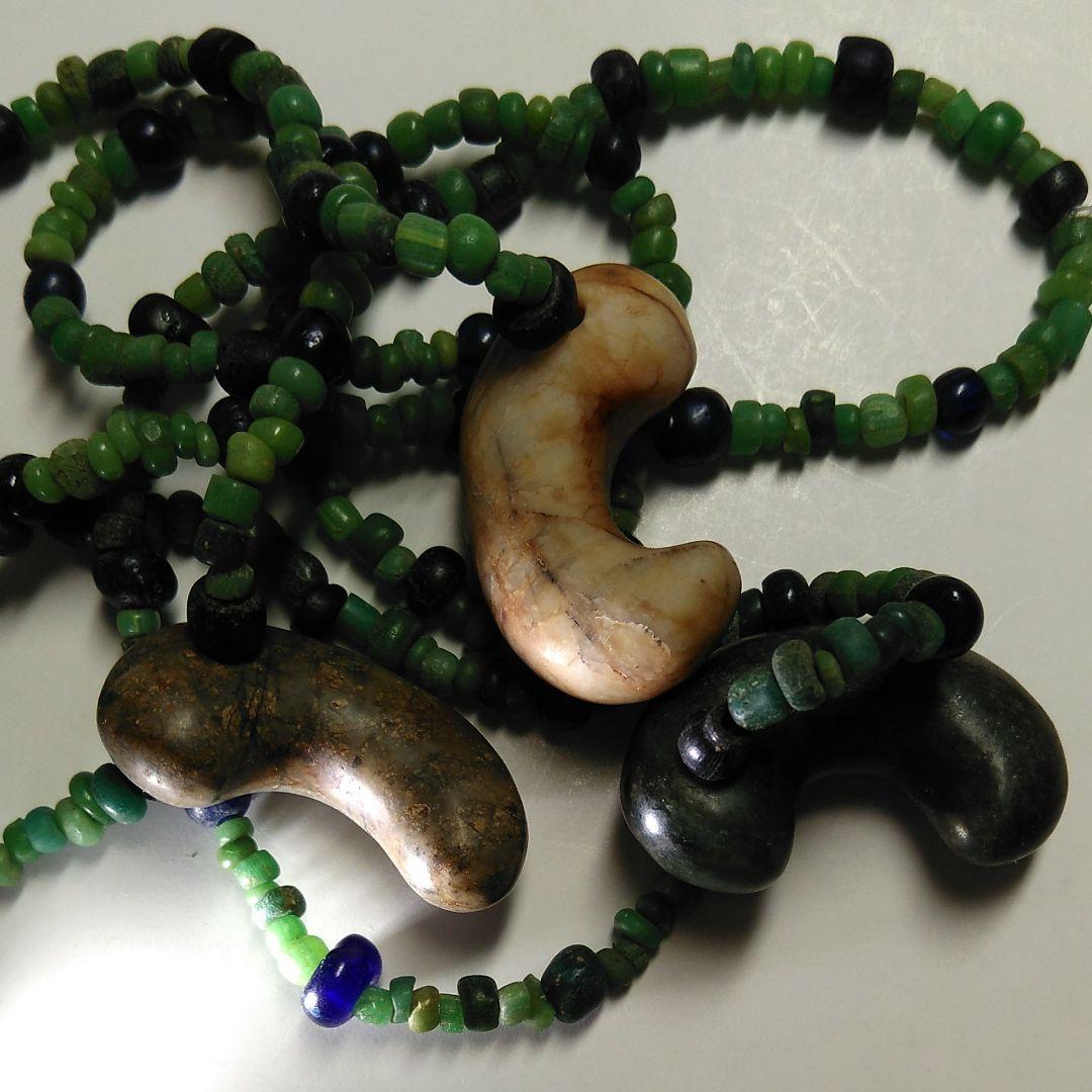 古墳時代。☆☆☆ガラス小玉、粟玉、勾玉のネックレス、(一連)です。☆☆☆勾玉