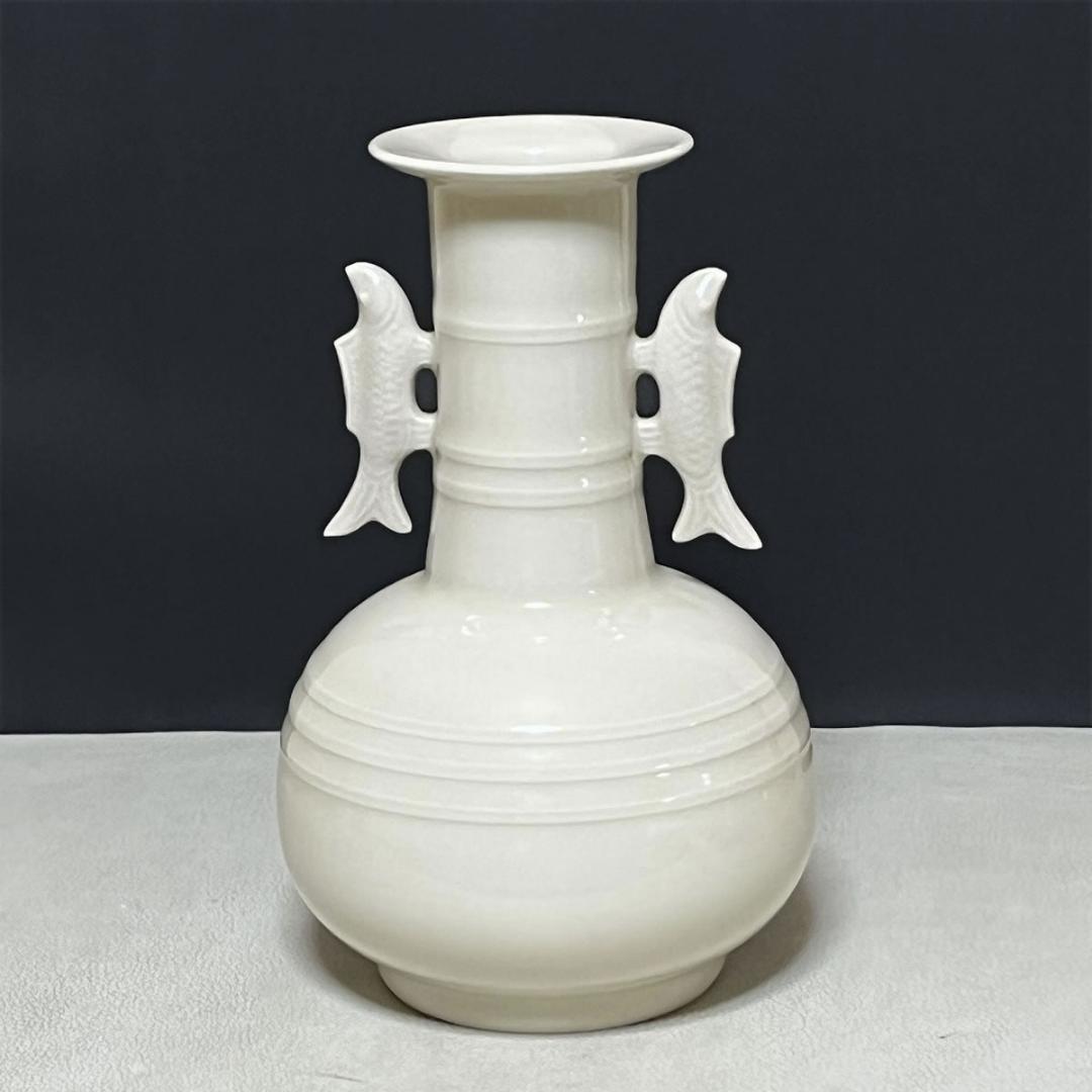 加藤渓山 牙黄磁 耳付花生 共箱 喜寿 渓山 魚耳 花入 耳付花入【k3635】