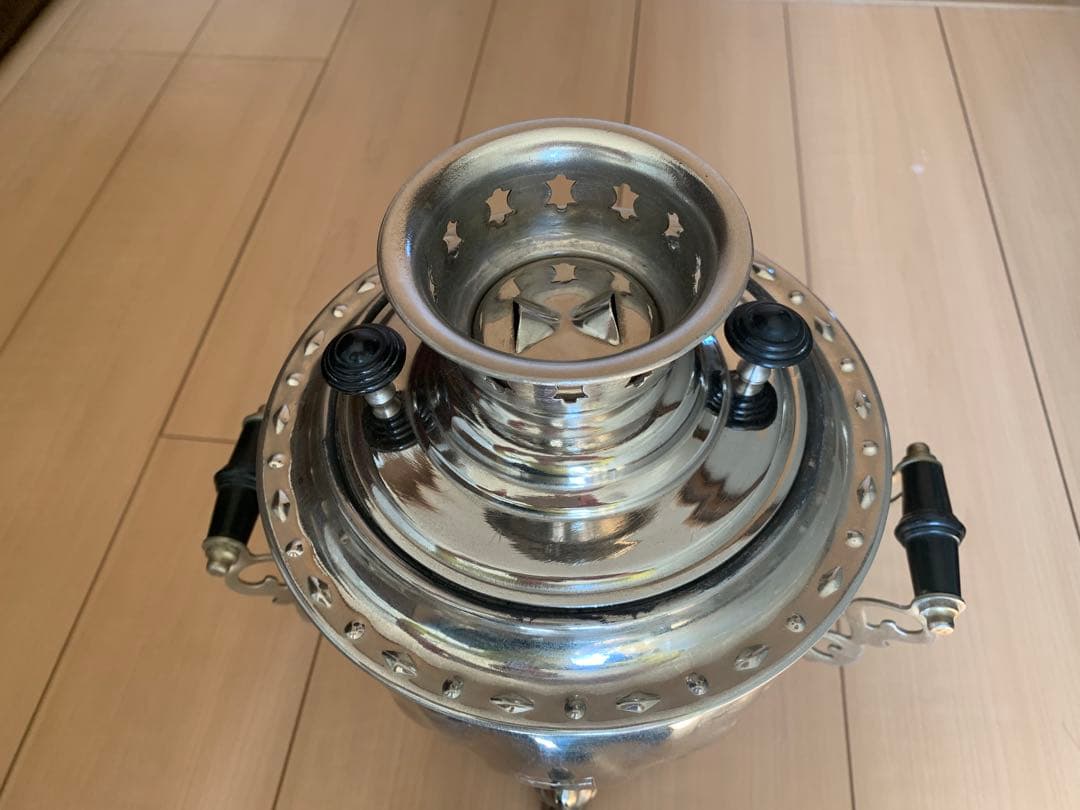 サモワール 装飾的な彫刻