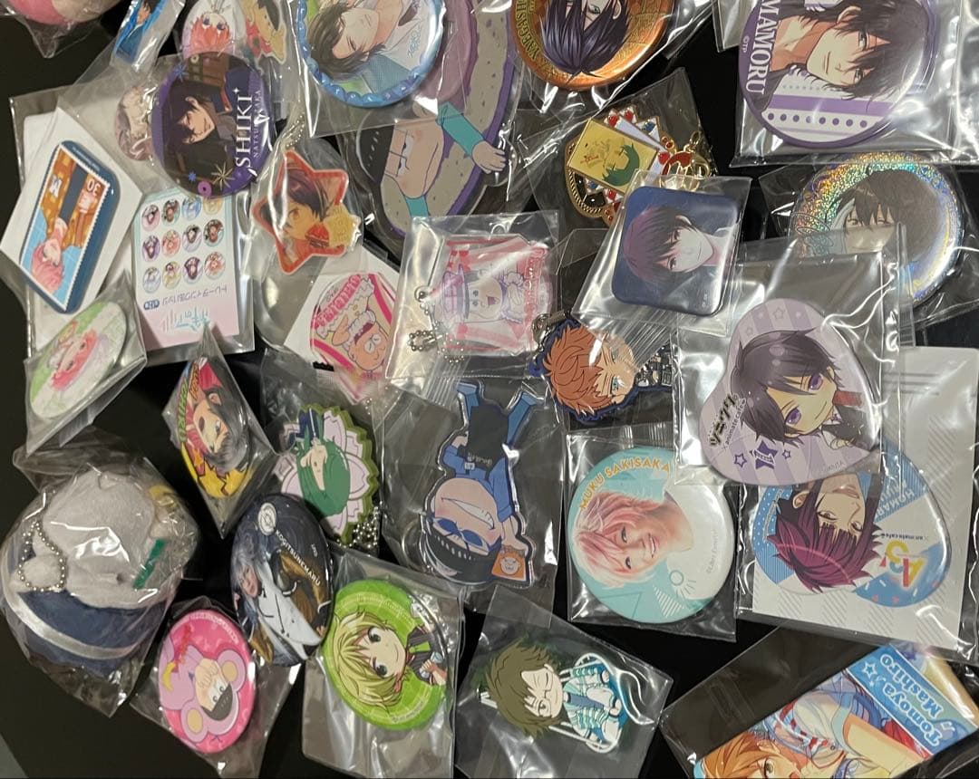 ⑧アニメグッズ 大量 まとめ売り 60点 缶バッジ アクキー