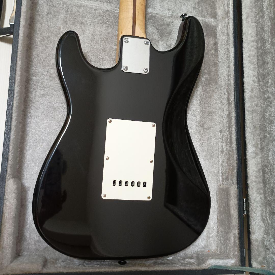 ストラトキャスタータイプ エレキギター 紫色ピックガード