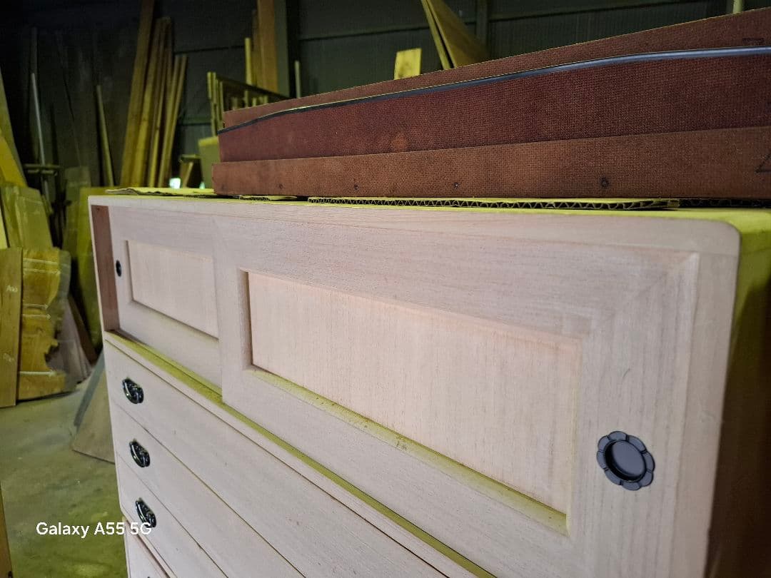 桐着物箪笥　レトロ家具　桐箪笥　2段別れます。