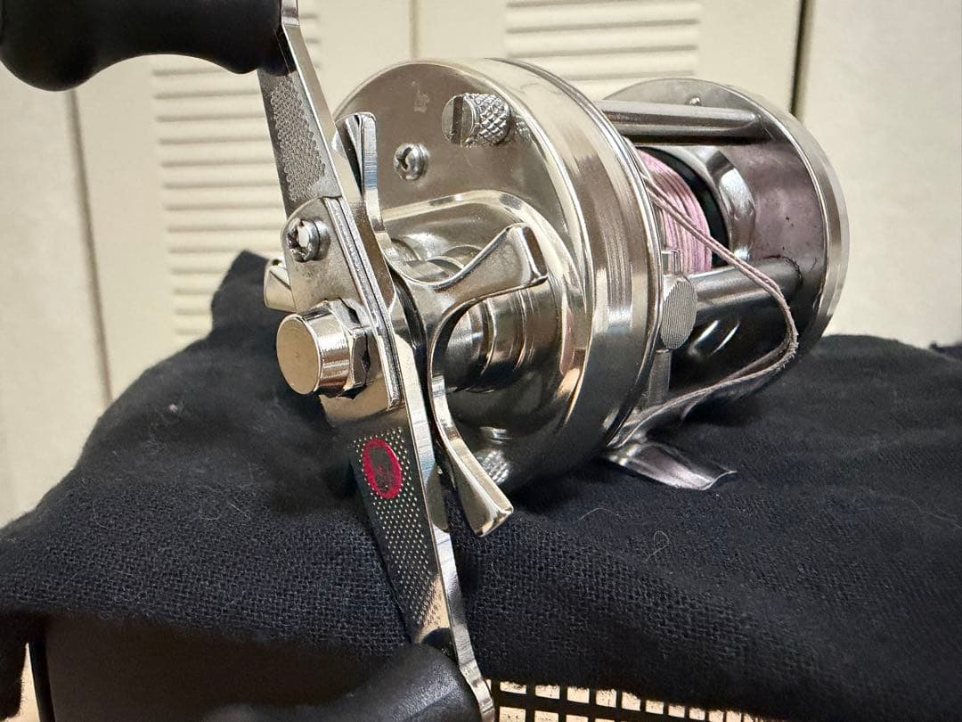 アブ 6500CSロケット ファクトリーチューンSILVA 雷魚 バス 怪魚