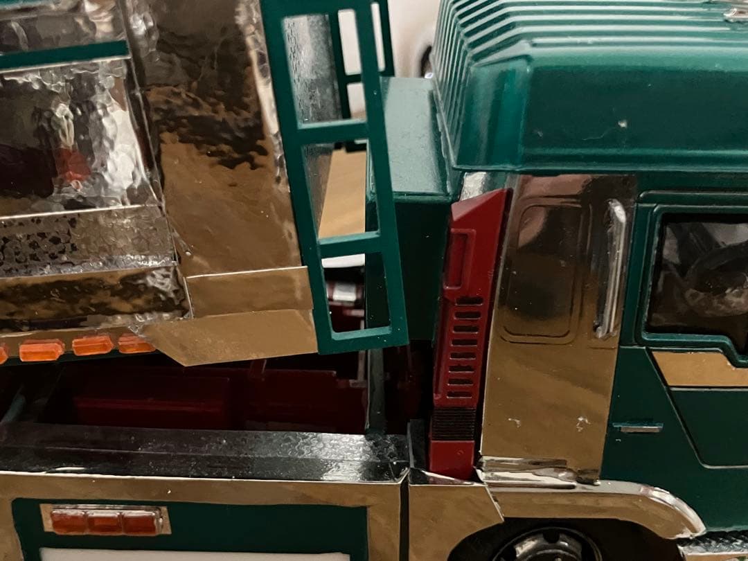 プロフィアデカ箱ダンプ1／32完成品