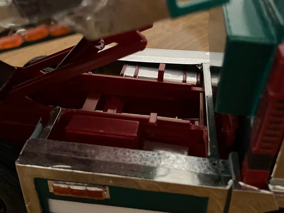 プロフィアデカ箱ダンプ1／32完成品