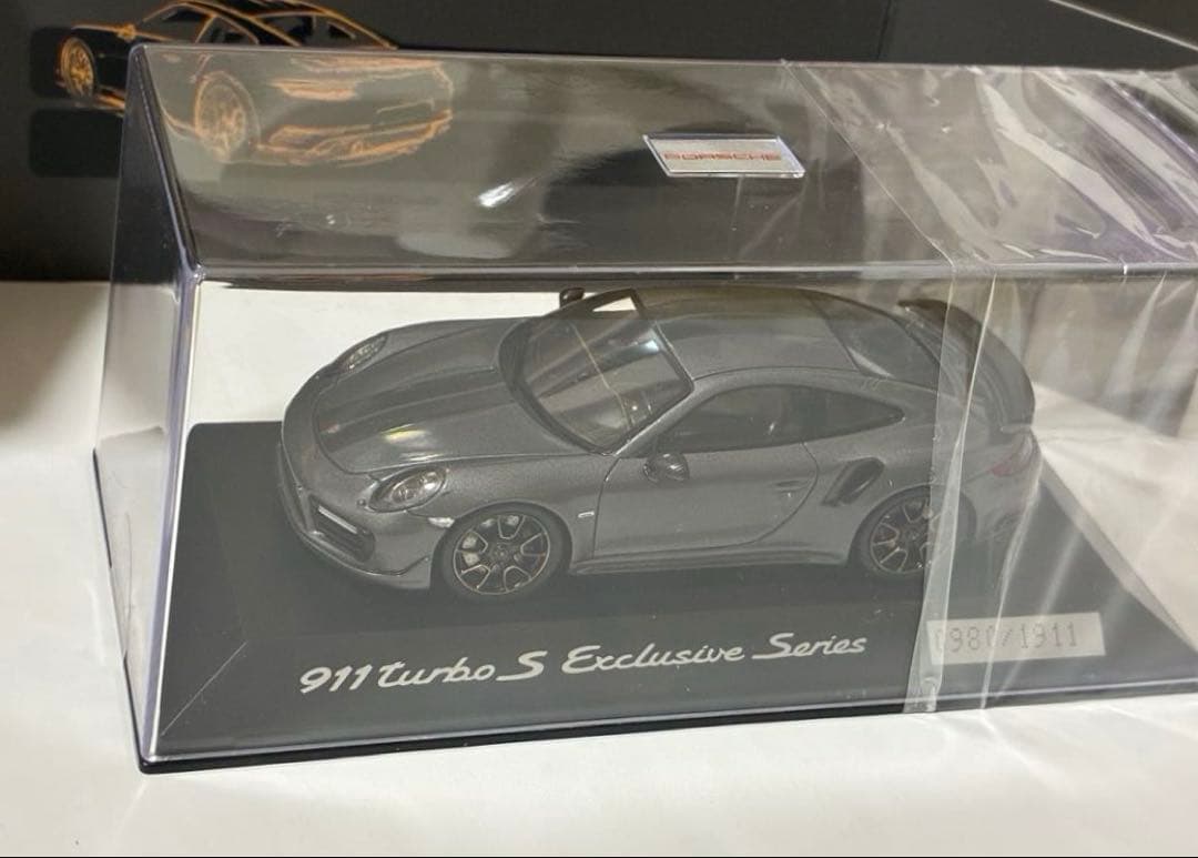 ポルシェ 911 ターボ S ミニカー（グレーメタリック）