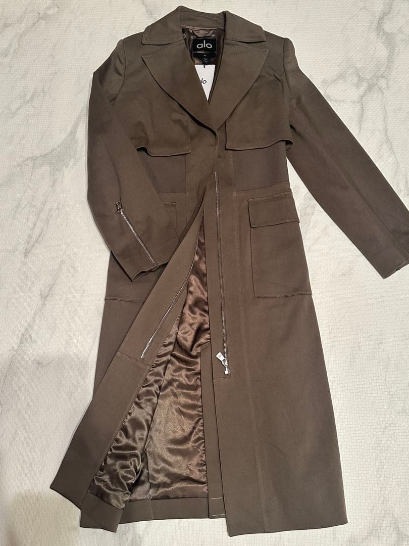 完売品定価9万円　新品タグ付ハワイ購入　ALO YOGA コート