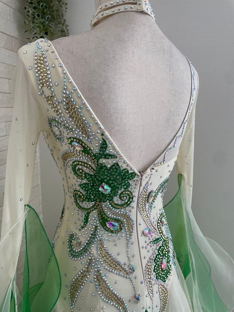 社交ダンス　スタンダードドレス ⭐️クリーム色&グリーン