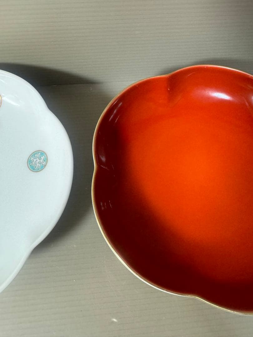 2463 深川製磁　寿赤絵　梅型　皿　2客